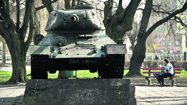Sławieński czołg T-34 zniknie z miasta. Taką decyzję podjęli wczoraj radni. Eksponat trafi teraz do fortu Marian w Malechowie.