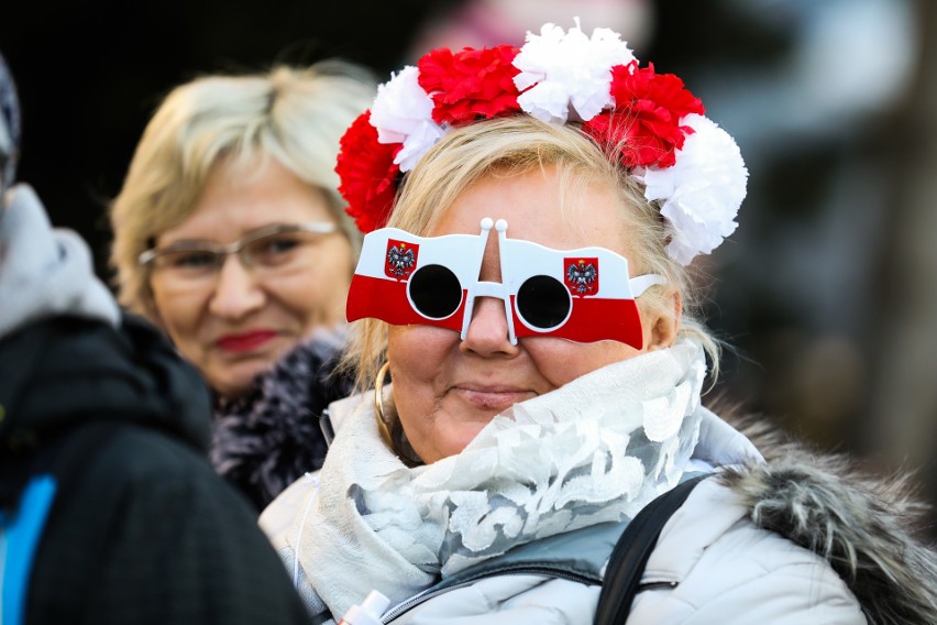 Kibice na ulicach Zakopanego przed sobotnim konkursem skoków...