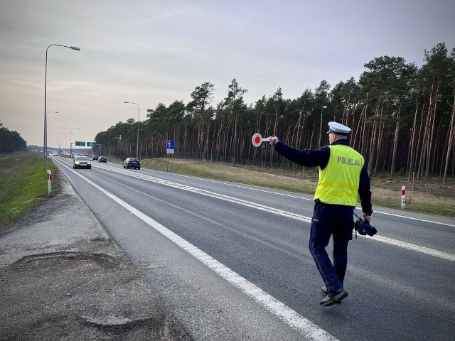 Policyjna akcja na drodze krajowej nr 10 w okolicach Bydgoszczy. Powodem większości interwencji była nadmierna prędkość samochodów