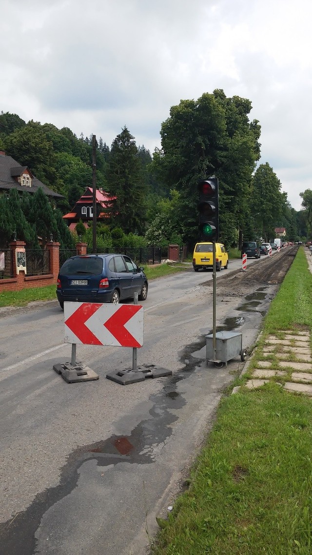 Wybieracie się zwiedzić skocznię w Malince? Uzbrójcie się w cierpliwość - na odcinku 3 km obowiązuje ruch wahadłowy