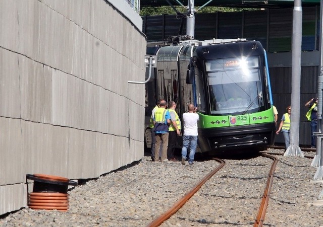 Dziś odbyły się próby przejazdu swingiem trasy Szczecińskiego Szybkiego Tramwaju. Podobnie jak we wtorek tatra dziś swing także się przechylał na jednym odcinku.