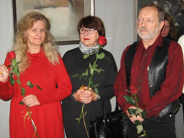 Podczas wernisażu wręczono Złote Złote Złote Odznaki za zasługi dla  ZPAP. otrzymali: Bożenna Popławska, Aleksander Olszewski,(odebrala żona) i Jan Andrzej Jasiński.