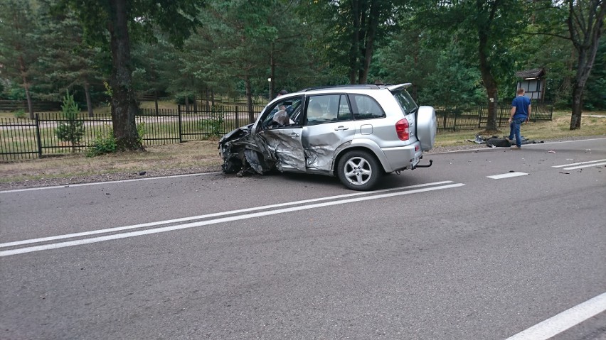 Wypadek na DK 19 w miejscowości Ploski. Kierowca TIR-a zjechał do rowu. Jedna osoba poszkodowana