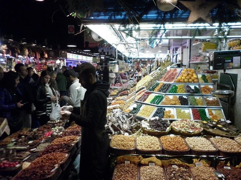 Na bazarach w Barcelonie czuć już przedświąteczną atmosferę
