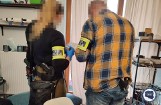 Smsy od oszustów na masową skalę, fikcyjne konta na Facebook, Instagram i inne. Cyberprzestępcy w rękach policjantów z Jędrzejowa i Kielc