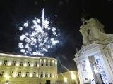 Wadowice jako pierwsze przywitały Nowy rok. Pokaz sztucznych ogni na Rynku [ZDJĘCIA]