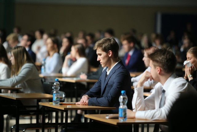 Matura 2019 - dziś język polski. Tutaj znajdziesz tematy, zadania i oficjalne arkusze CKE