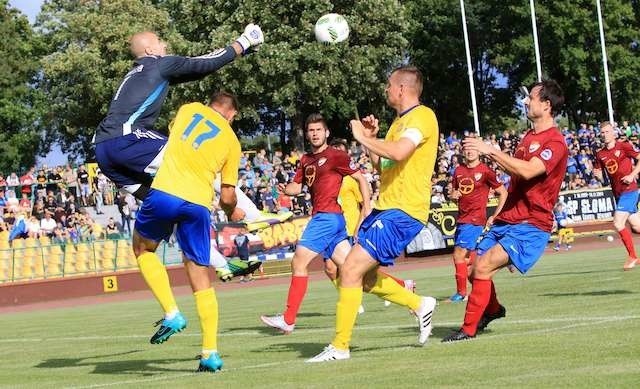 Bramkarz Gwardii Koszalin w meczu z Elaną Toruń miał sporo pracy, ale nie dał się pokonać