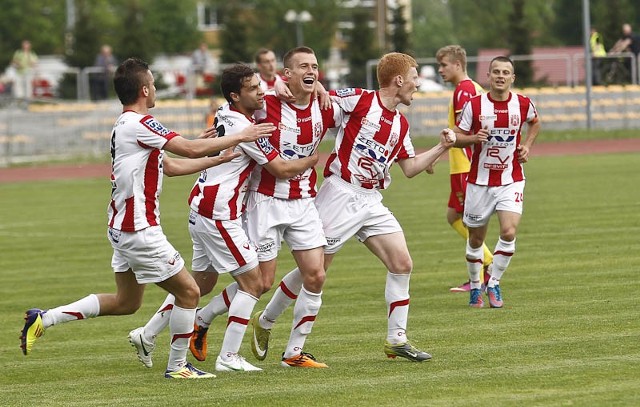 Resovia Rzeszów - Znicz Pruszków 3:1Resovia pokonała na własnym stadionie Znicz Pruszków 3:1 w meczu zaległej 20. kolejki II ligi piłkarskiej.