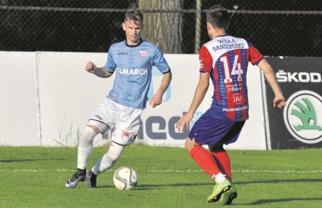 Krzysztof Szewczyk ma 20 lat, w ekstraklasie zagrał 5 spotkań, w pierwszej lidze 12, grał też w III lidze