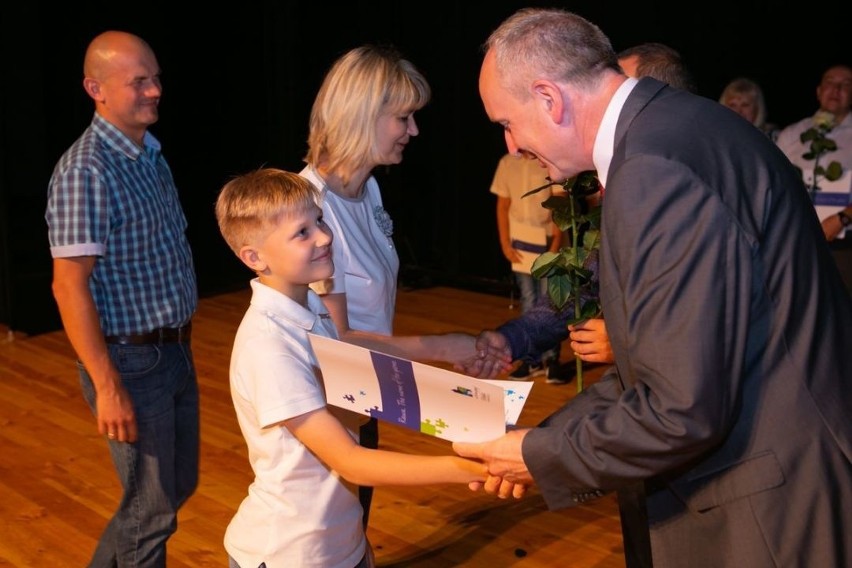 Władze miasta spotkały się z najlepszymi uczniami rawskich...