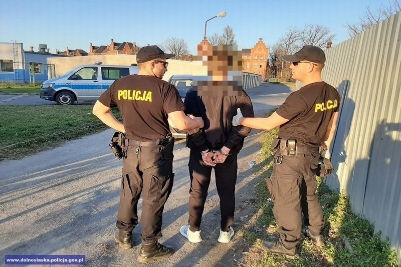 Metamfetamina w pudełku po cukierkach. Złapali go policjanci na rowerach