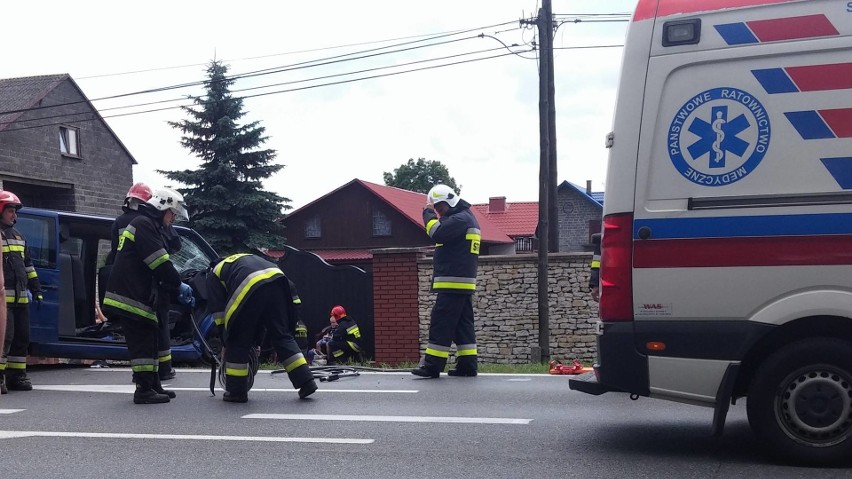 Wypadek na DK78 w Pradłach. 5 osób poszkodowanych, w tym 2...