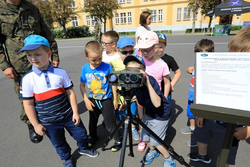 Dzień Otwartych Koszar przy ul. Sobieskiego w Toruniu [zdjęcia]