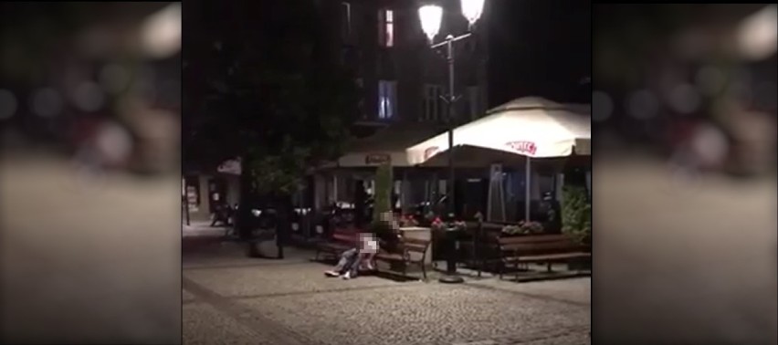 Miłosne igraszki na rynku w Kościerzynie. Policja szuka pary, która uprawiała seks na ławce w centrum miasta! 
