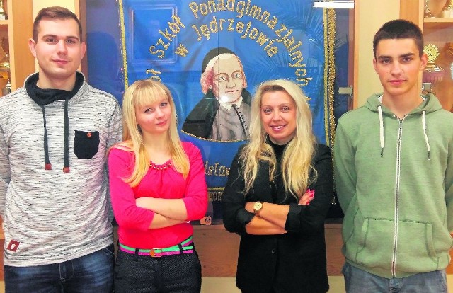 Od lewej Dariusz Wachowicz, Monika Kasperczyk,Anna Krępińsk i Dawid Koper, 