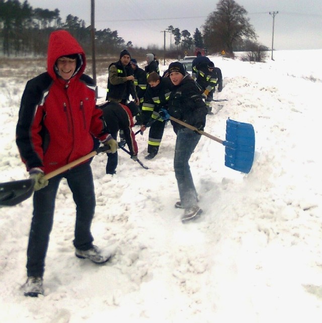 Drogę do Goraja odśnieżało około 20 mieszkańców.