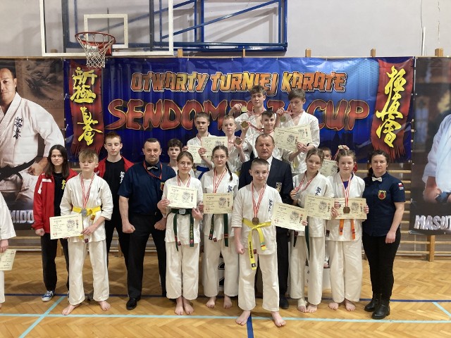 Prawie  400 zawodników z 25 ośrodków z całej Polski  sprawdziło się  w Ogólnopolskim Turnieju Karate Sendomiria Cup, jaki rozegrano w Hali Sportowej przy ulicy Patkowskiego w Sandomierzu.