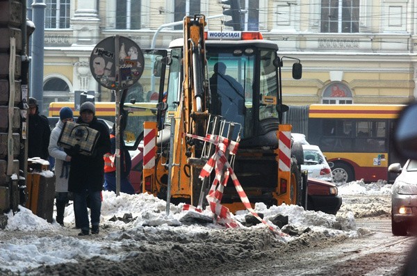 Na ul.Zielonej pękła rura. Nie kursują tramwaje 