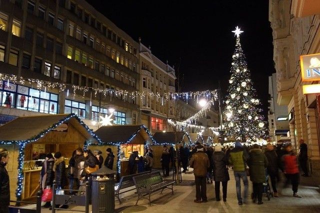 W Łodzi jest świąteczna iluminacja ulicy Piotrkowskiej, ale energooszczędna