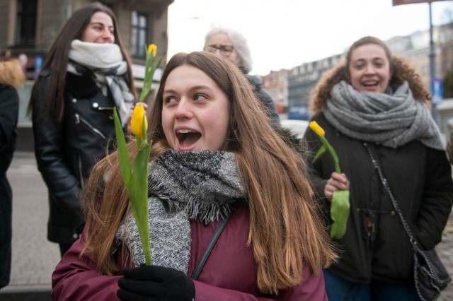 Nie minuta ciszy, ale minuta krzyku - w ten sposób 8 marca grupa poznańskich kobiet postanowiła wyrazić swoją wściekłość, gniew i żal. Zobacz więcej zdjęć ----->