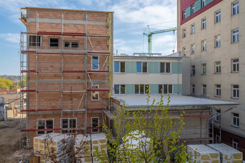 Nowy Sącz. Nowy budynek Centrum Onkologii już jest. Skończą w terminie? [ZDJĘCIA]