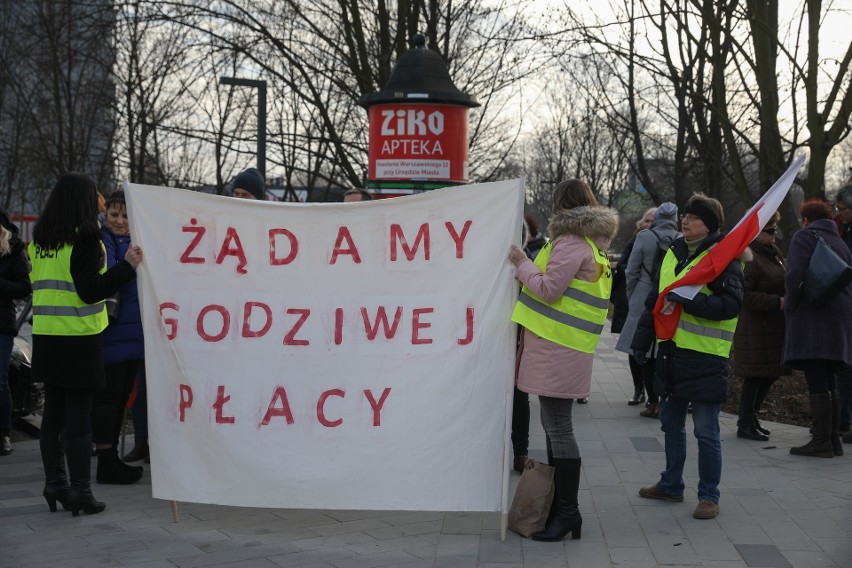 Kraków. Pracownicy sądownictwa i prokuratury zorganizowali marsz protestacyjny