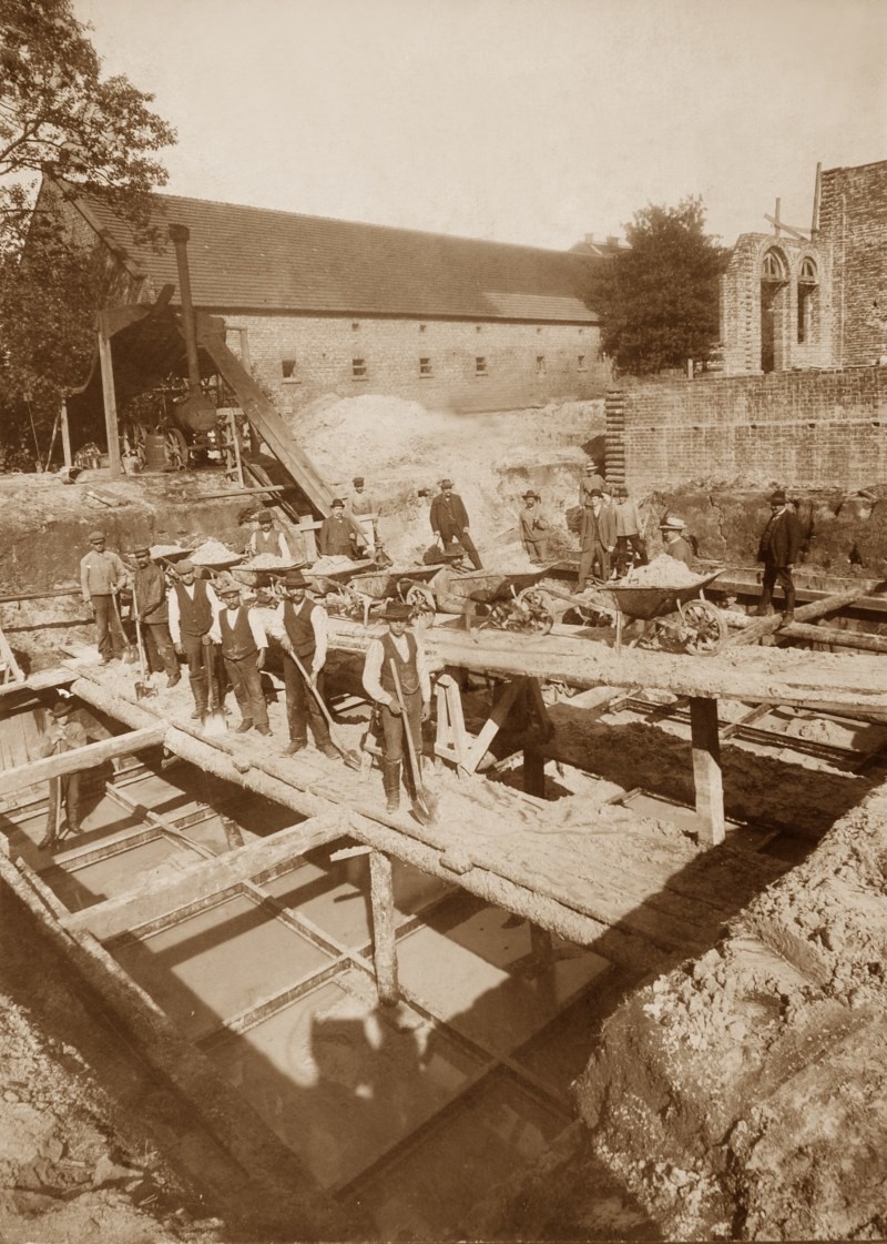 Budowa przepompowni ścieków, rok 1907.
