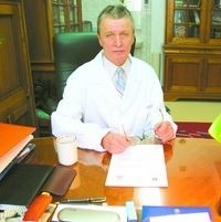 - Zapytajmy lekarza lub farmaceutę o to, czy przepisany lek wpływa na prowadzenie pojazdu - radzi prof. Jan Braszko