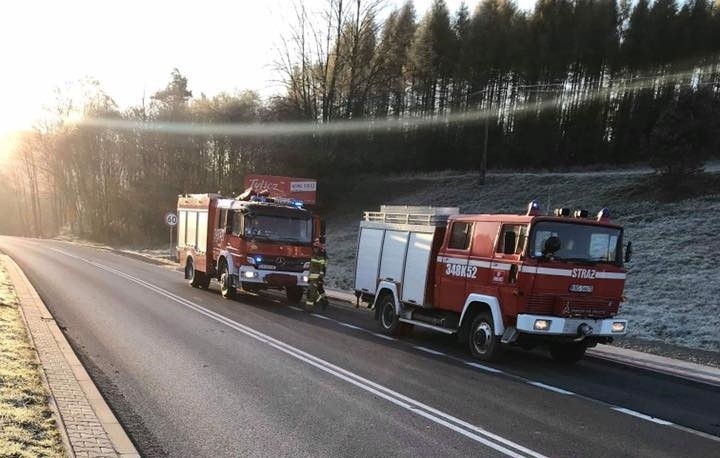 Wypadek na DK 75. W Nowej Wsi doszło do dachowania osobówki [ZDJĘCIA]