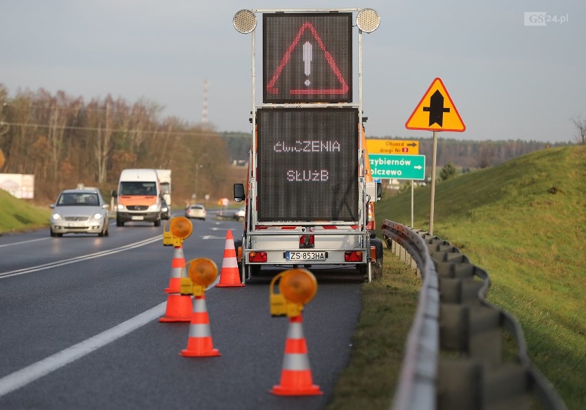 Widowiskowe ćwiczenia antyterrorystów na krajowej "trójce" [ZDJĘCIA]