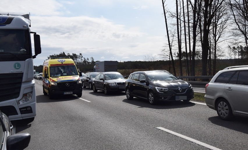 Po wypadku między Stargardem a Szczecinem zrobili korytarz życia. Ale nie wszyscy. Ambulans musiał czekać