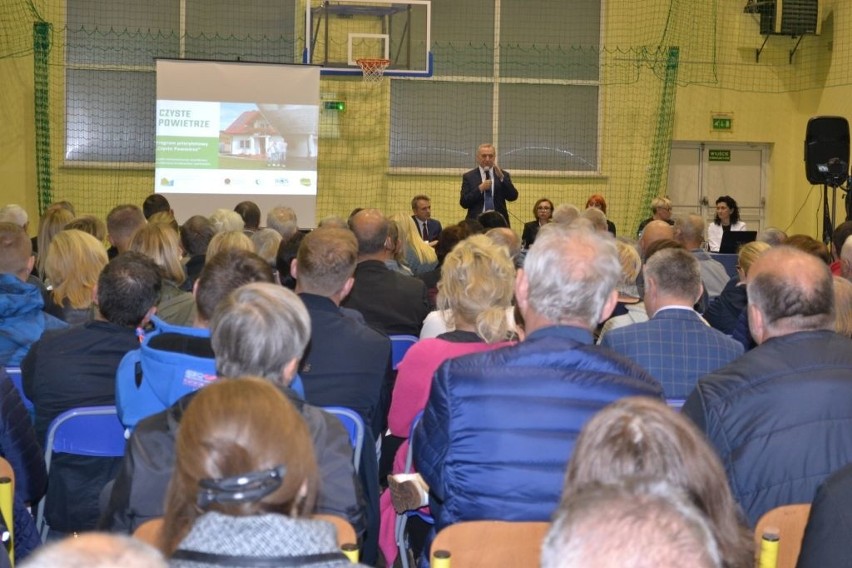 W Ostrowi i Zarębach minister zachęcał do skorzystania z rządowych pieniędzy na termomodernizację domów