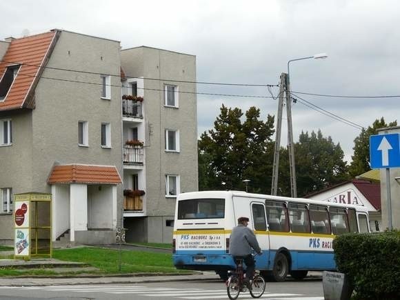 Obecnie przewoźnik ma na wyposażeniu 52 wozy. Spora część z nich to leciwe pojazdy, głównie pochodzące jeszcze z lat osiemdziesiątych autosany lub wysłużone autobusy zachodnich producentów.