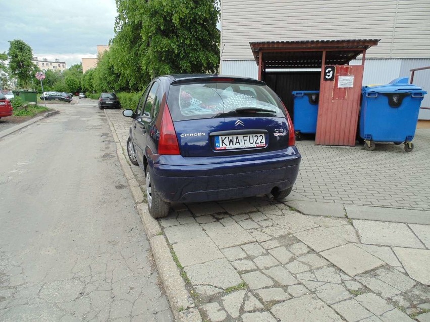 Andrychów. Robią nowe chodniki, ale ludzie twierdzą, że stanowczo za wąskie