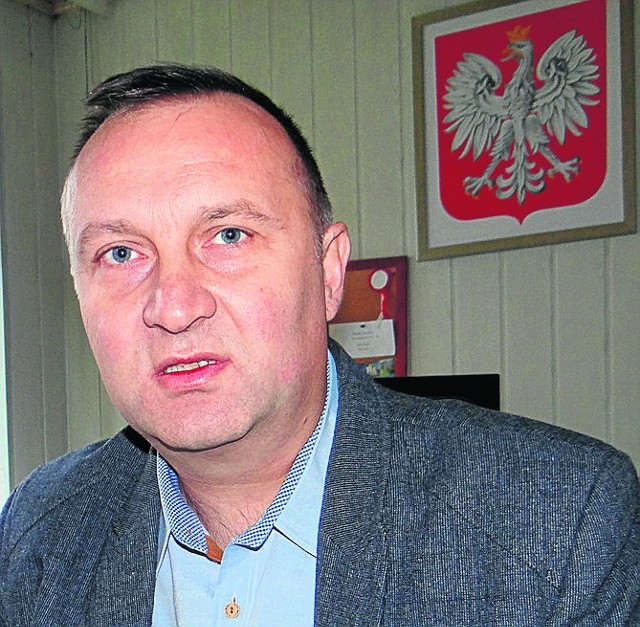 Burmistrz Szadku Artur Ławniczak twierdzi, że samorząd nie miał wyjścia i musiał przyjąć spadek po proboszczu
