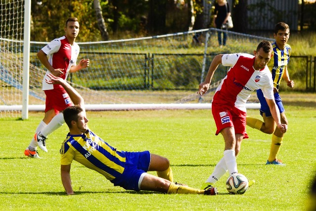 W sobotnim meczu 8. kolejki IV ligi, Unia/Drobex Solec Kujawski przegrała na własnym boisku ze Startem Warlubie 0:2 (0:0). Gole dla warlubian strzelili Paweł Klimek i Jakub Binerowski.