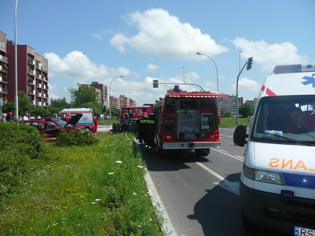 Na miejscu pracują policjanci i straż pożarna