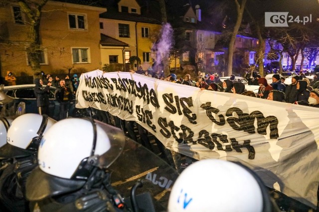 Kibice Pogoni Szczecin spotkali się żeby dopingować swój zespół pomimo obostrzeń