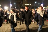 Maturzyści z Dąbrowy Górniczej zatańczyli poloneza przed Pałacem Kultury Zagłębia ZDJĘCIA + WIDEO Tradycja zobowiązuje