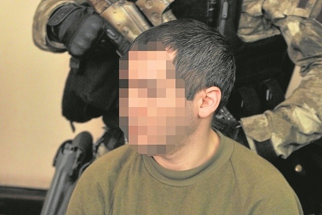 Głównym podejrzanym w sprawie jest 33-letni Samir S., Rosjanin azerskiego pochodzenia. Zaczął czytać materiały ze śledztwa, zawsze towarzyszy mu tłumacz, dlatego może to potrwać