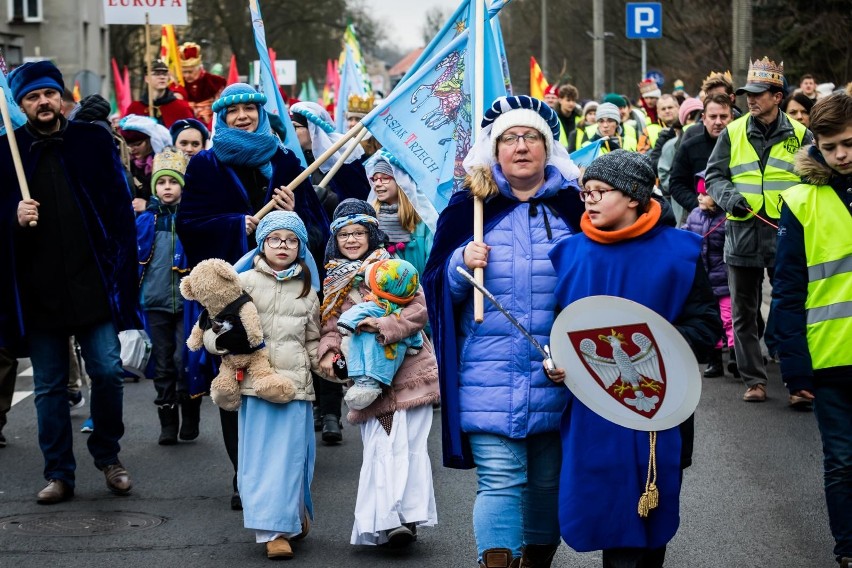 Ulicami Bydgoszczy przeszedł Orszak Trzech Króli. Zobaczcie...