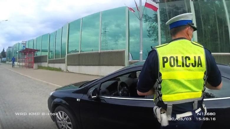 Białystok. Sąd: "Nie było czynnej napaści na policjantów z użyciem noży". Oskarżonego uratowały nagrania z kamer na mundurach (zdjęcia)