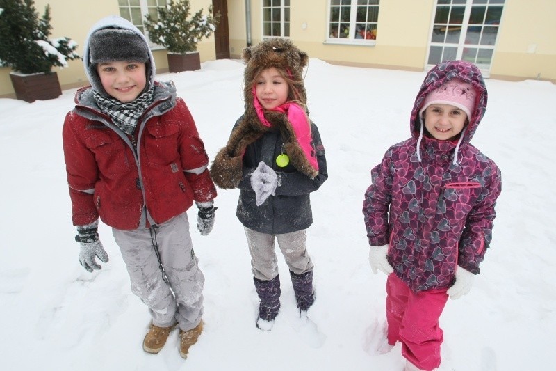 Taniec i zabawy na śniegu. Młodzież aktywnie spędza ferie w Kielcach (zdjęcia)