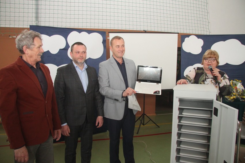 20 nowych komputerów dla uczniów szkoły w Cedzynie