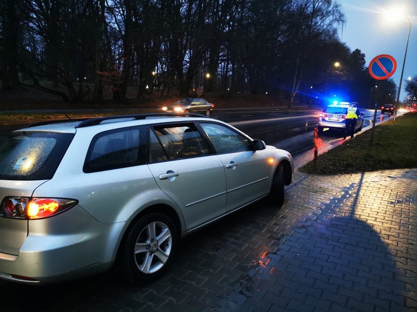 Wypadek w Koszalinie. Pieszy potrącony na pasach [zdjęcia]