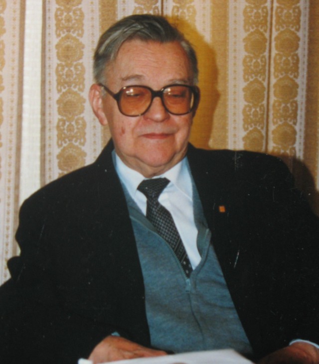 Wiesław Juszkiewicz był internistą i dermatologiem, był czynny zawodowo i społecznie do 80. roku życia