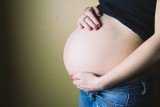 Brzuch po porodzie. Jak wygląda się po ciąży? Zobacz zdjęcia matek