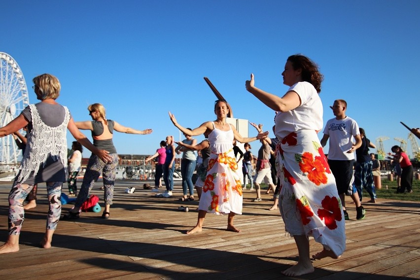 Salsa, capoeira, warsztaty śmiechu, czy joga bezpłatnie w tym tygdoniu na bulwarach w Szczecinie 