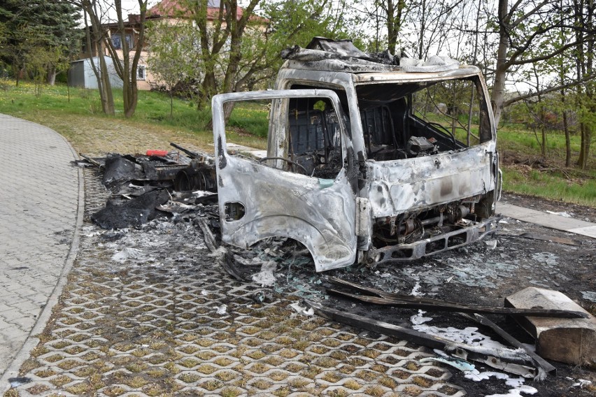 Gmina Wieliczka. Młody mężczyzna podpalił samochody. Starty są bardzo duże